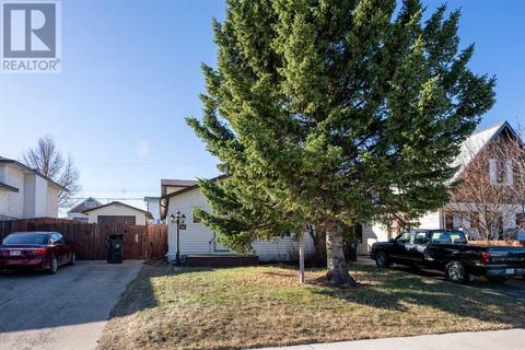 522 52 Avenue, House detached with 3 bedrooms, 1 bathrooms and 3 parking in Coalhurst AB | Card Image