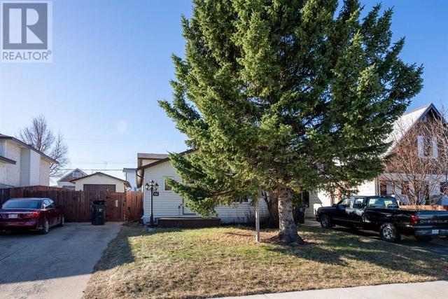 522 52 Avenue, House detached with 3 bedrooms, 1 bathrooms and 3 parking in Coalhurst AB | Image 1