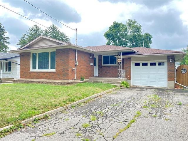 152 Parnell Road, House detached with 5 bedrooms, 2 bathrooms and 6 parking in St. Catharines ON | Image 1
