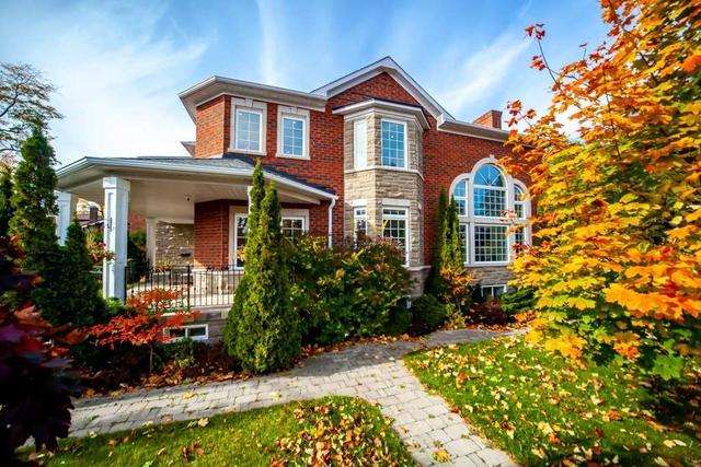 92 Hill Cres N, House detached with 5 bedrooms, 5 bathrooms and 6 parking in Toronto ON | Card Image