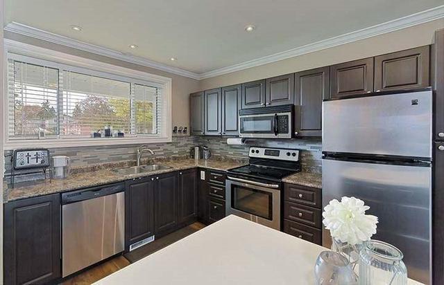 80 Emperor St, House detached with 3 bedrooms, 2 bathrooms and 5 parking in Ajax ON | Image 4