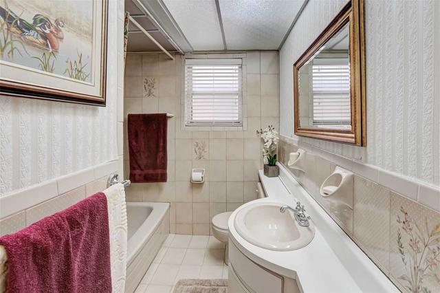113 Westhumber Blvd, House detached with 3 bedrooms, 3 bathrooms and 6 parking in Toronto ON | Image 8