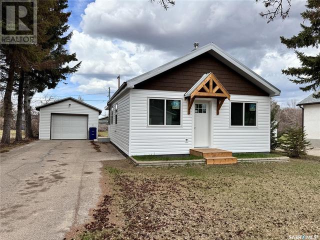 704 B Avenue E, House detached with 2 bedrooms, 1 bathrooms and null parking in Wynyard SK | Image 1