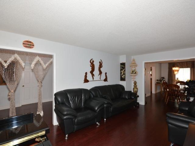 5194 Huntingfield Dr, House detached with 4 bedrooms, 4 bathrooms and 4 parking in Mississauga ON | Image 3