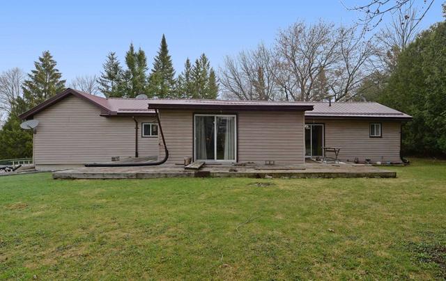 9 Sunrise Cres, House detached with 2 bedrooms, 1 bathrooms and 7 parking in Kawartha Lakes ON | Image 17