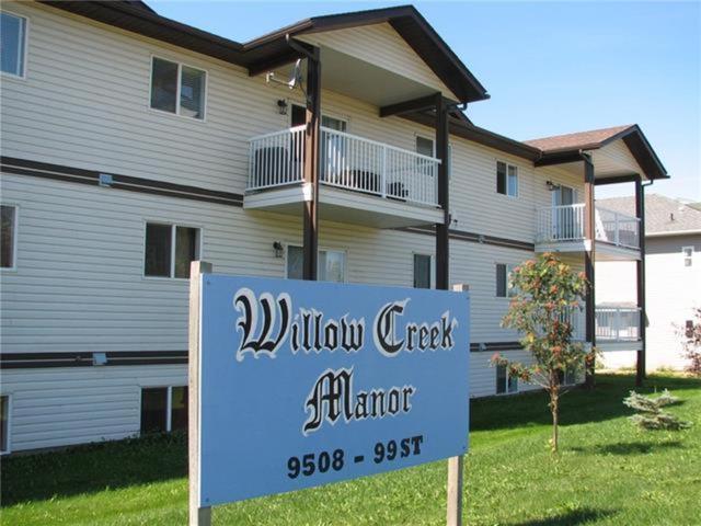305 - 9508 99 Street, Condo with 2 bedrooms, 1 bathrooms and 1 parking in Lac la Biche County AB | Image 1