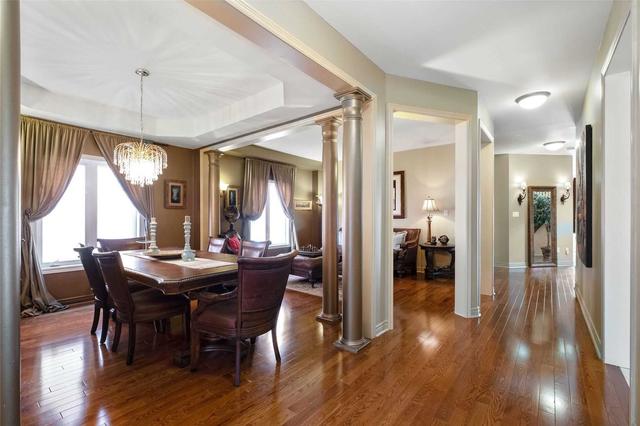 164 Bathurst Glen Dr, House detached with 4 bedrooms, 4 bathrooms and 6 parking in Vaughan ON | Image 3