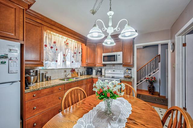 27 Felan Cres, House semidetached with 4 bedrooms, 2 bathrooms and 3 parking in Toronto ON | Image 2