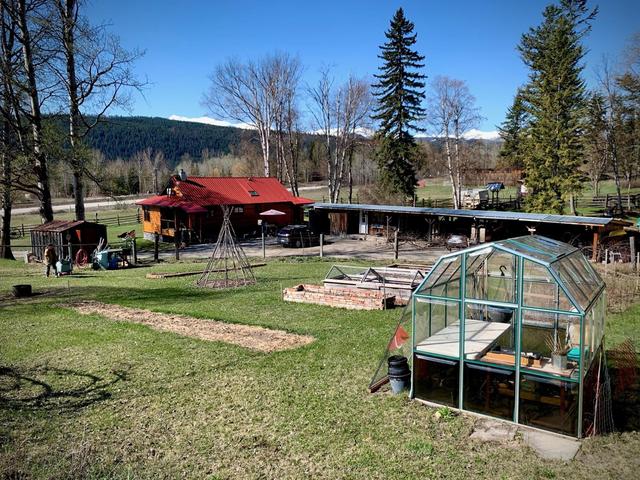 4423 Highway 95, House detached with 3 bedrooms, 2 bathrooms and null parking in Columbia Shuswap A BC | Image 3