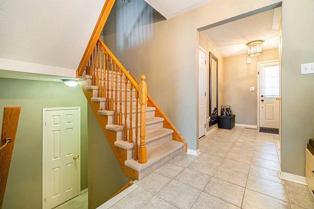 1230 Newell St, House semidetached with 3 bedrooms, 3 bathrooms and 4 parking in Milton ON | Image 8