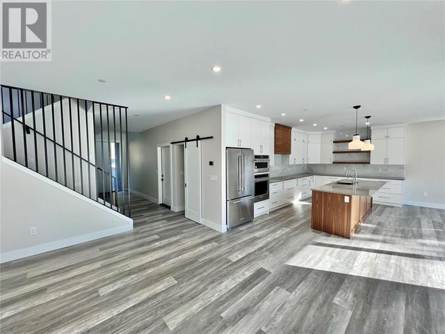 8546 97a Highway, House detached with 5 bedrooms, 3 bathrooms and 5 parking in North Okanagan F BC | Image 17