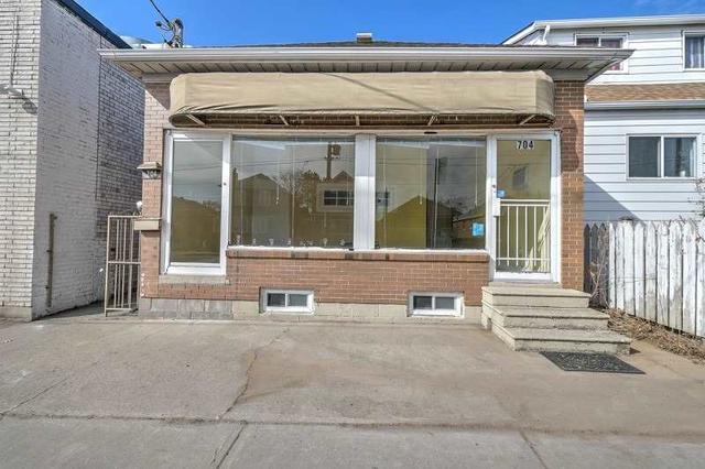 704 Jane St, House detached with 2 bedrooms, 3 bathrooms and 0 parking in Toronto ON | Image 1