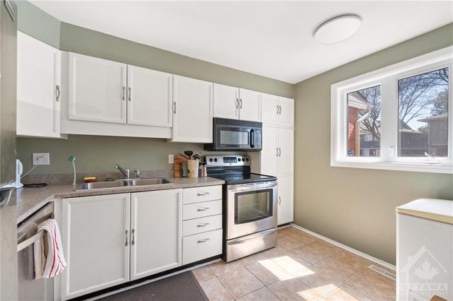 1703 Rodin Way, Townhouse with 3 bedrooms, 2 bathrooms and 1 parking in Ottawa ON | Image 4