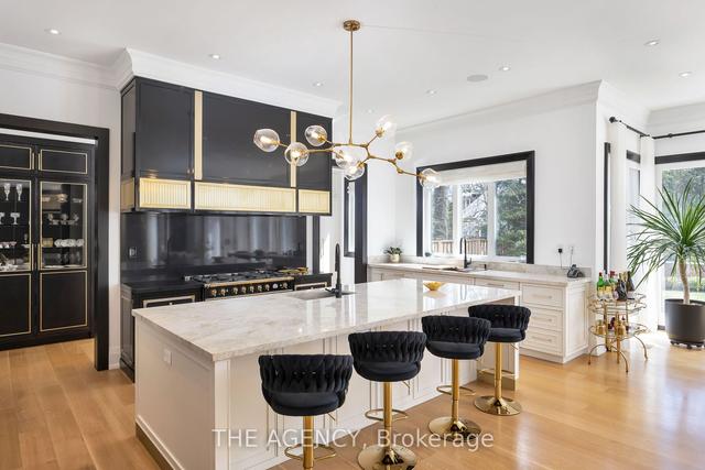 33 Stratheden Rd, House detached with 5 bedrooms, 9 bathrooms and 6 parking in Toronto ON | Image 3