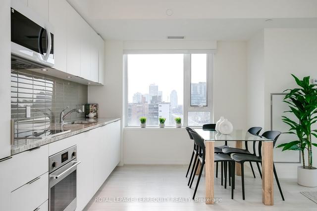 703 - 223 St Clair Ave W, Condo with 2 bedrooms, 2 bathrooms and 1 parking in Toronto ON | Image 5