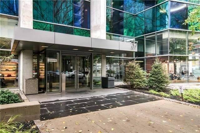 409 - 37 Grosvenor St, Condo with 2 bedrooms, 2 bathrooms and 1 parking in Toronto ON | Image 1