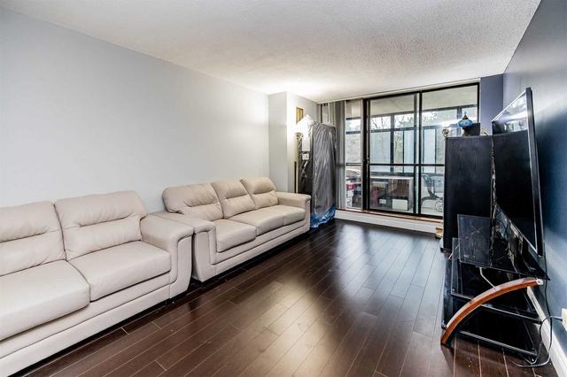 307 - 15 Kensington Rd, Condo with 2 bedrooms, 1 bathrooms and 1 parking in Brampton ON | Image 9