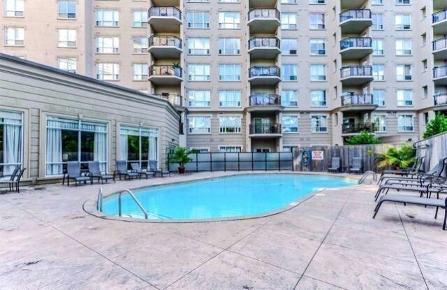 211 - 2 Maison Parc Crt, Condo with 2 bedrooms, 1 bathrooms and 2 parking in Vaughan ON | Image 14