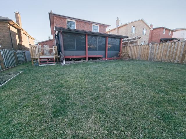 18 Quincy Crt, House detached with 4 bedrooms, 4 bathrooms and 5 parking in Hamilton ON | Image 27