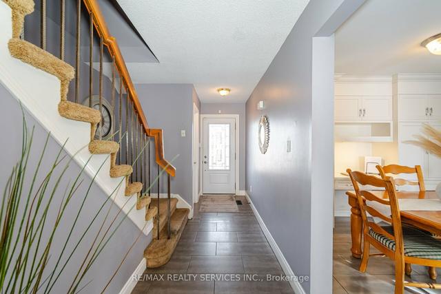 43 Newbridge Cres, House detached with 3 bedrooms, 2 bathrooms and 5 parking in Brampton ON | Image 23