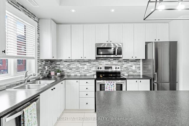 9 - 290 Barton St W, Townhouse with 3 bedrooms, 3 bathrooms and 1 parking in Hamilton ON | Image 4
