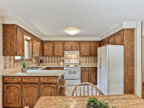 18 Suzanna Dr, House detached with 2 bedrooms, 2 bathrooms and 2 parking in Guelph ON | Image 9