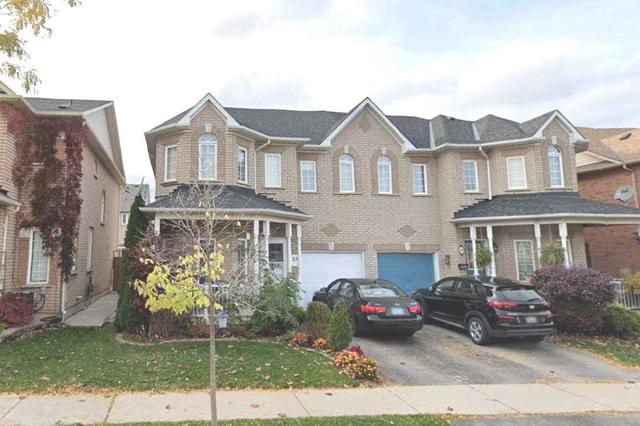 33 Titan Dr, House semidetached with 4 bedrooms, 3 bathrooms and 2 parking in Hamilton ON | Image 1