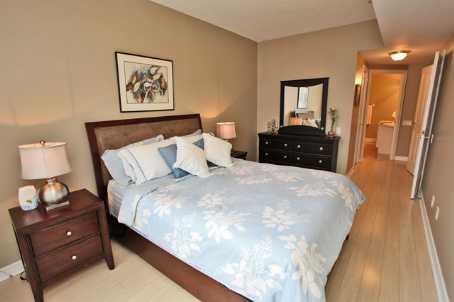 lph 6 - 40 Old Mill Rd, Condo with 2 bedrooms, 3 bathrooms and 2 parking in Oakville ON | Image 4