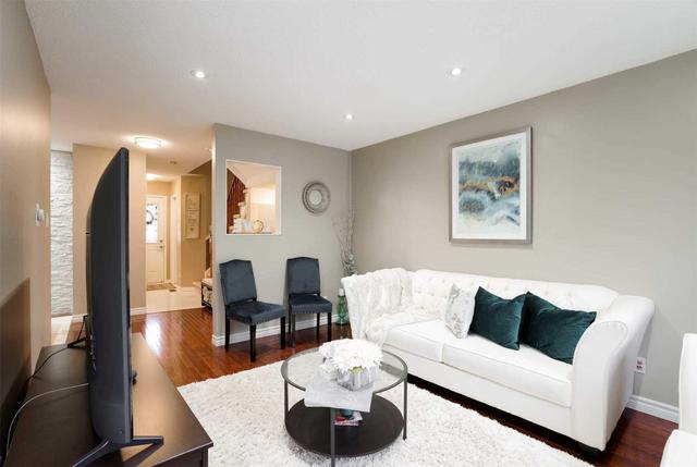 29 Macintyre Lane, Townhouse with 3 bedrooms, 3 bathrooms and 1 parking in Ajax ON | Image 5