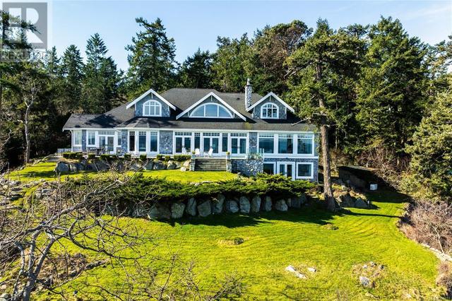 2600 Queenswood Dr, House detached with 5 bedrooms, 7 bathrooms and 10 parking in Saanich BC | Image 6