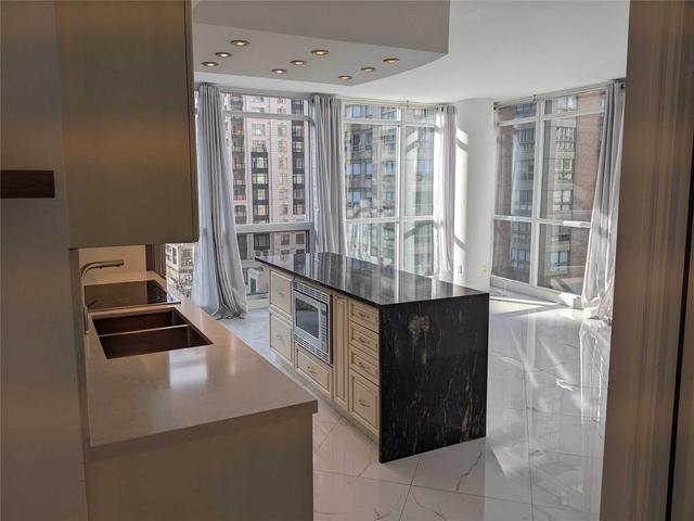 1004 - 1121 Bay St, Condo with 2 bedrooms, 2 bathrooms and 1 parking in Toronto ON | Image 1