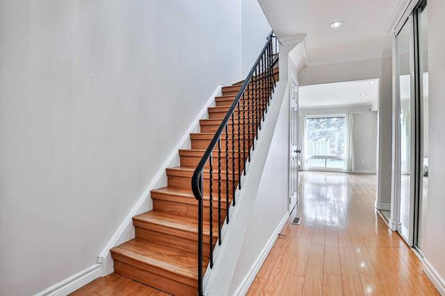 135 Huntingdale Blvd, Townhouse with 4 bedrooms, 3 bathrooms and 1 parking in Toronto ON | Image 5