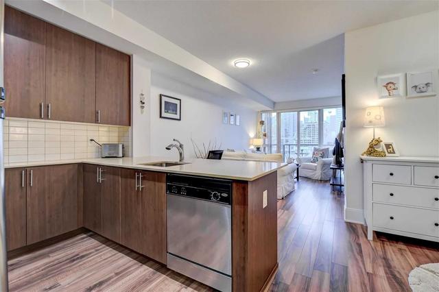 819 - 560 Front St, Condo with 1 bedrooms, 1 bathrooms and 1 parking in Toronto ON | Image 12