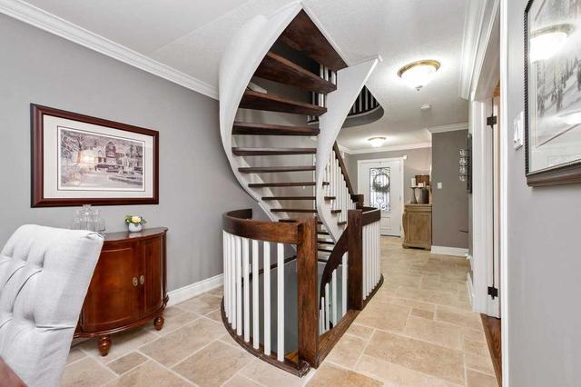 37 Atkins Circ, House detached with 5 bedrooms, 3 bathrooms and 6 parking in Brampton ON | Image 6