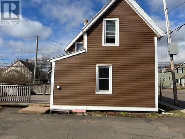 398 Queen Street, House detached with 4 bedrooms, 2 bathrooms and null parking in Charlottetown PE | Image 4