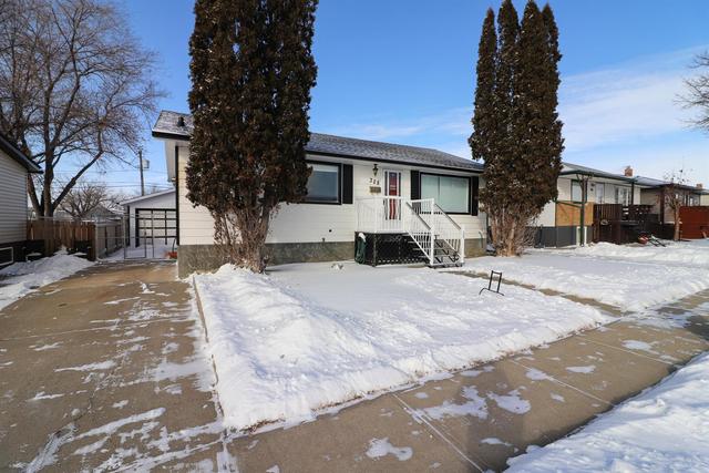 328 2 Street Se, House detached with 4 bedrooms, 2 bathrooms and 3 parking in Redcliff AB | Image 1