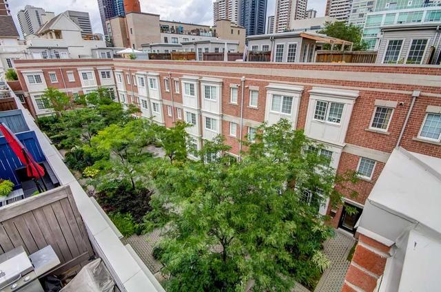 Th28 - 6 Wellesley Pl, House attached with 3 bedrooms, 2 bathrooms and 1 parking in Toronto ON | Image 20