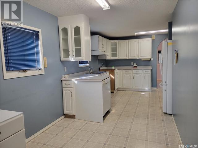 580 Birch Crescent, House detached with 2 bedrooms, 1 bathrooms and null parking in Carrot River SK | Image 4