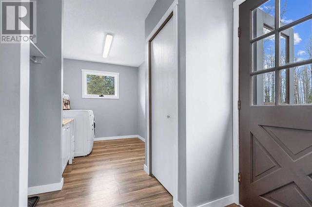 Mudroom and Laundry Room | Image 13