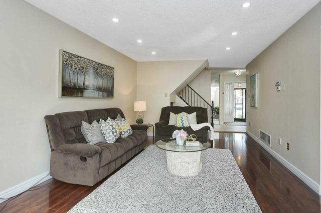 1561 Geta Circ, House detached with 4 bedrooms, 3 bathrooms and 5 parking in Pickering ON | Image 10