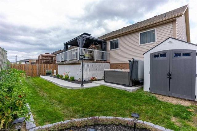 4751 Paddock Trail Dr, House detached with 3 bedrooms, 2 bathrooms and 5 parking in Niagara Falls ON | Image 11