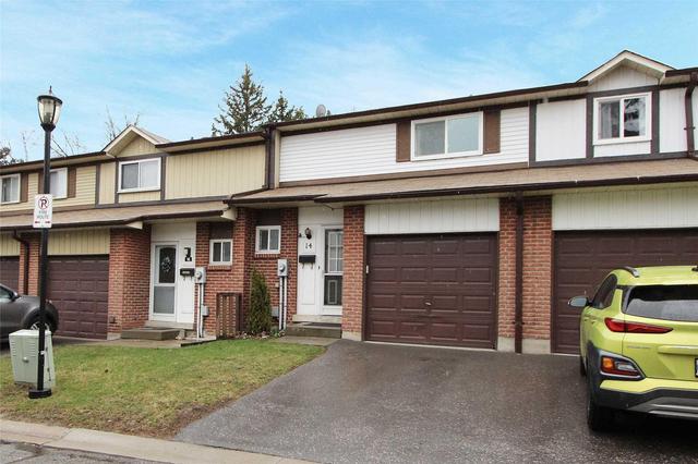 14 Parker Cres, Townhouse with 3 bedrooms, 2 bathrooms and 1 parking in Ajax ON | Image 1