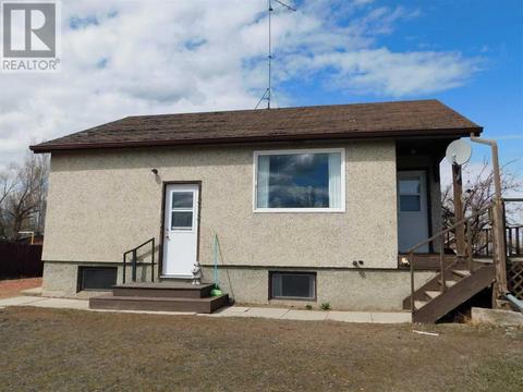 373 1 Street E, House detached with 3 bedrooms, 1 bathrooms and 2 parking in Newell County AB | Card Image