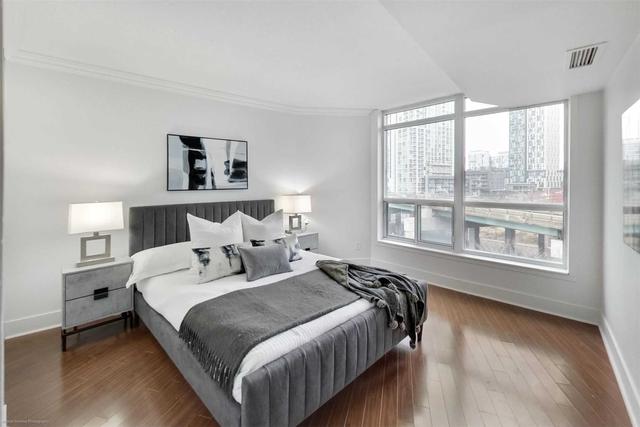 725 - 550 Queens Quay W, Condo with 2 bedrooms, 2 bathrooms and 1 parking in Toronto ON | Image 32