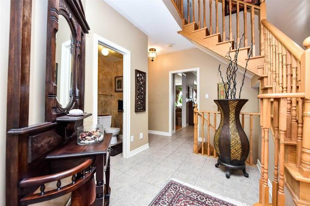 73 Laurier Ave, House detached with 4 bedrooms, 3 bathrooms and 2 parking in Richmond Hill ON | Image 3
