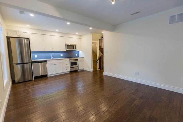 upper - 2355 Queen St E, House detached with 2 bedrooms, 2 bathrooms and 1 parking in Toronto ON | Image 4