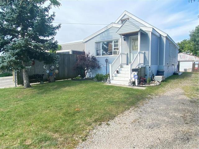 113 Agnes Street, House detached with 3 bedrooms, 1 bathrooms and 4 parking in Sarnia ON | Image 4