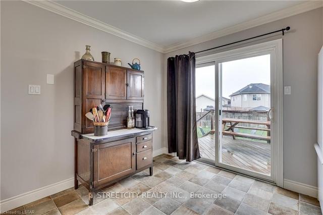 1864 Bloom Cres, House detached with 3 bedrooms, 1 bathrooms and 3 parking in London ON | Image 9