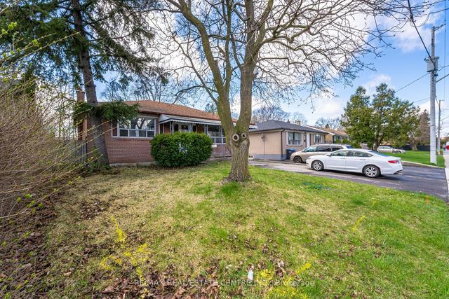 7088 Minotola Ave, House detached with 3 bedrooms, 2 bathrooms and 4 parking in Mississauga ON | Image 12