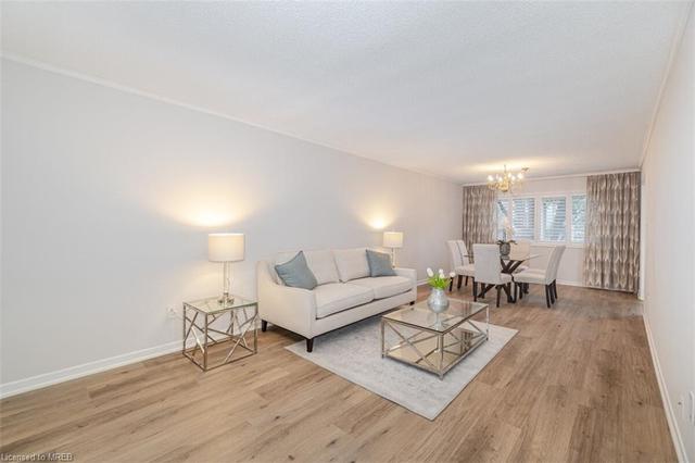 4 - 90 Sarah Lane, House attached with 3 bedrooms, 2 bathrooms and 2 parking in Oakville ON | Image 9